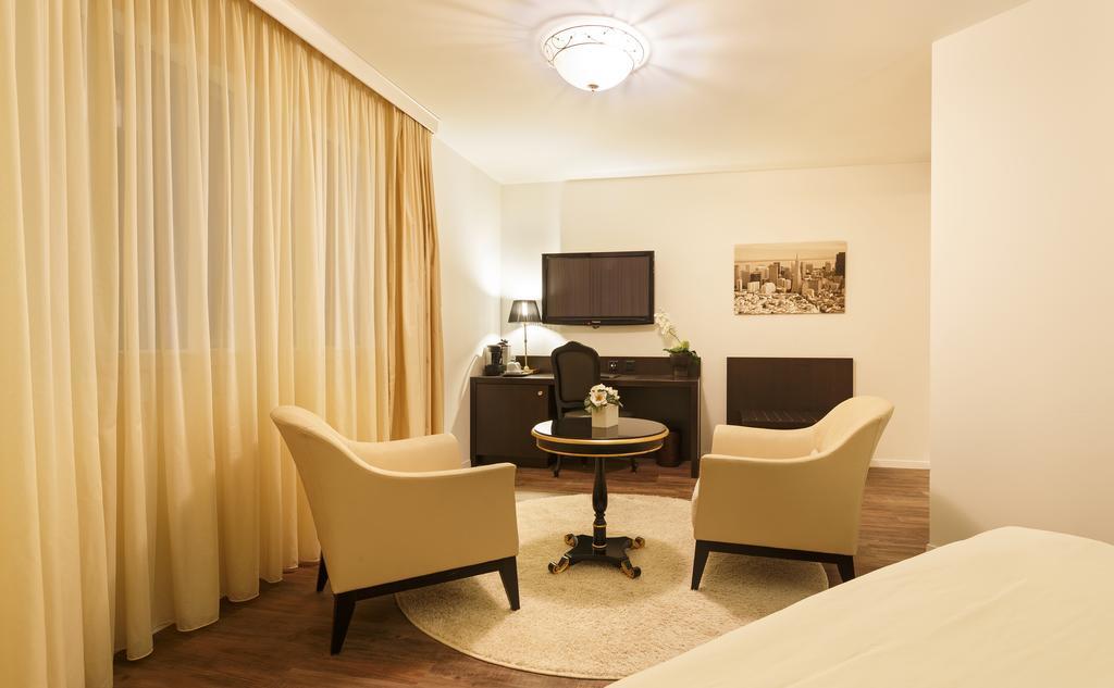 Business Hotel First Feusisberg Habitación foto